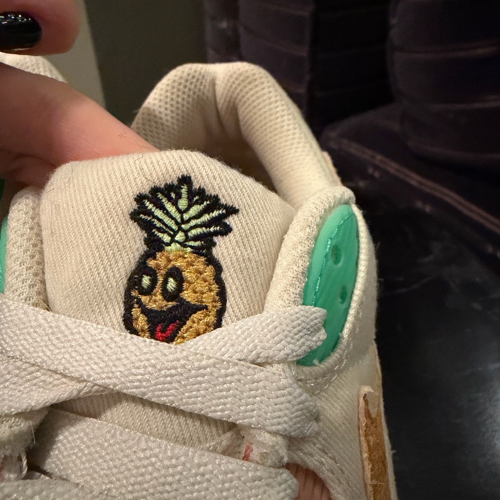 Limited Edition Nike Air Max 90’s Happy Pineapple Size 5.5 - Picture 4 of 5